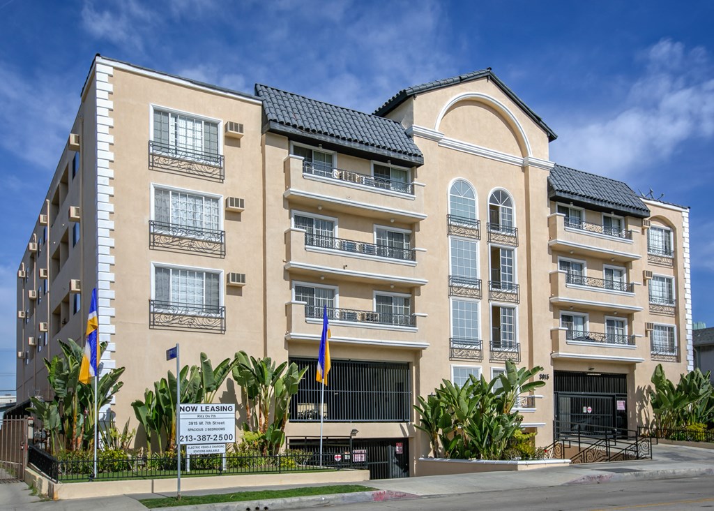 Apartment Building in Los Angeles