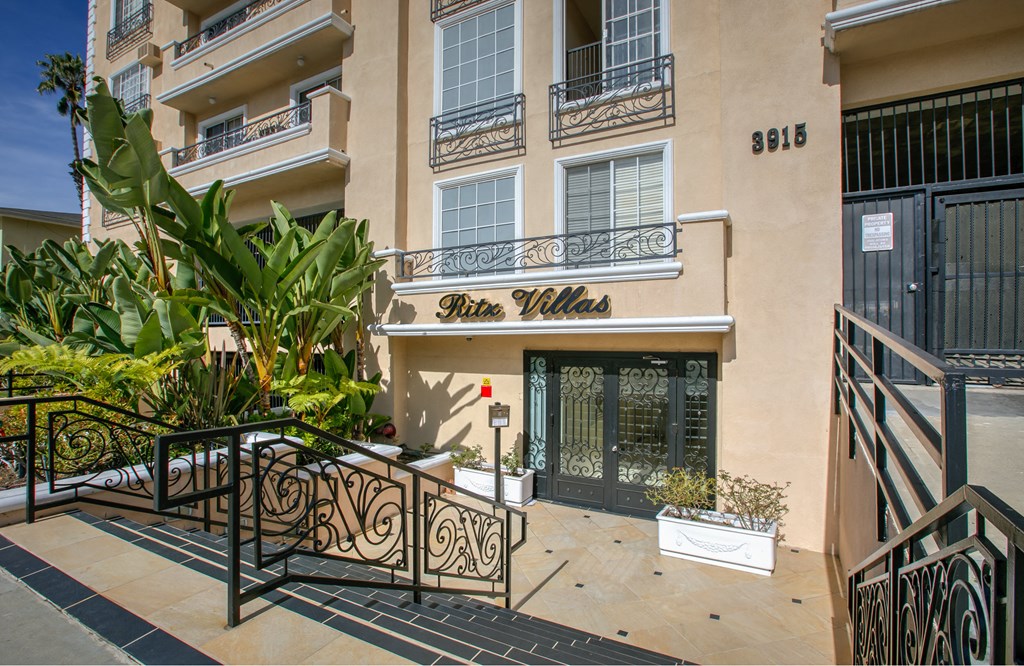 Apartment Building in Los Angeles