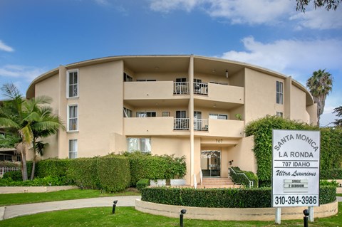 Apartment Building in Santa Monica