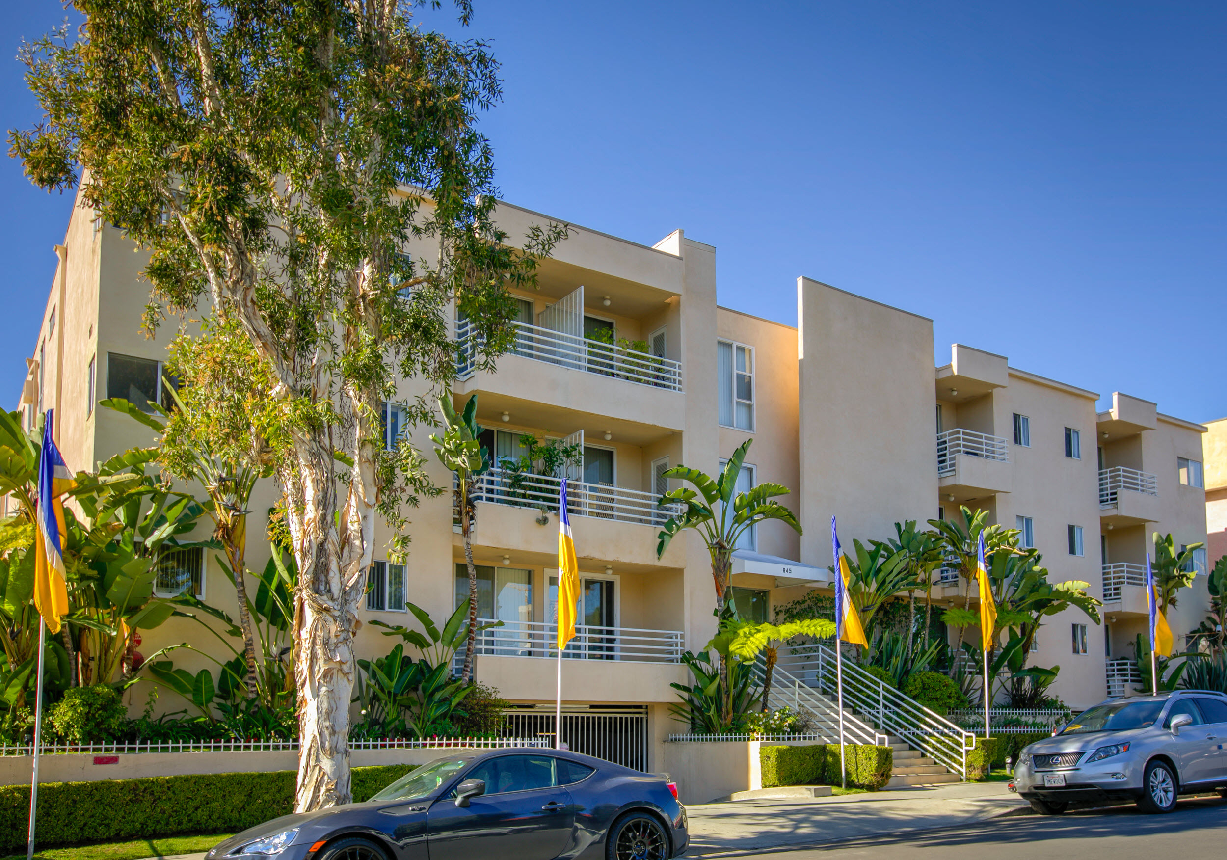Apartment Building in Los Angeles