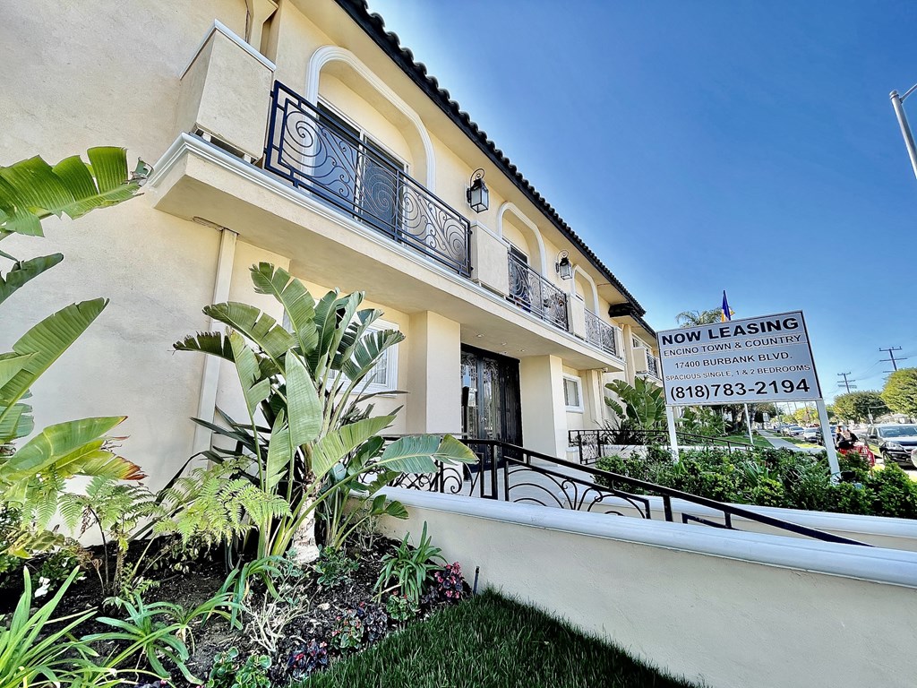 Apartment Building in Encino