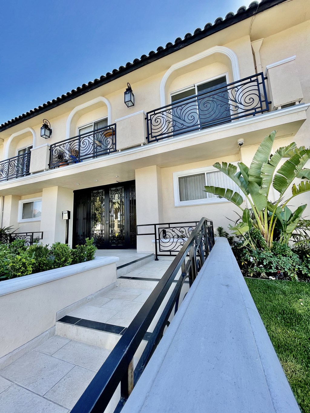 Apartment Building in Encino