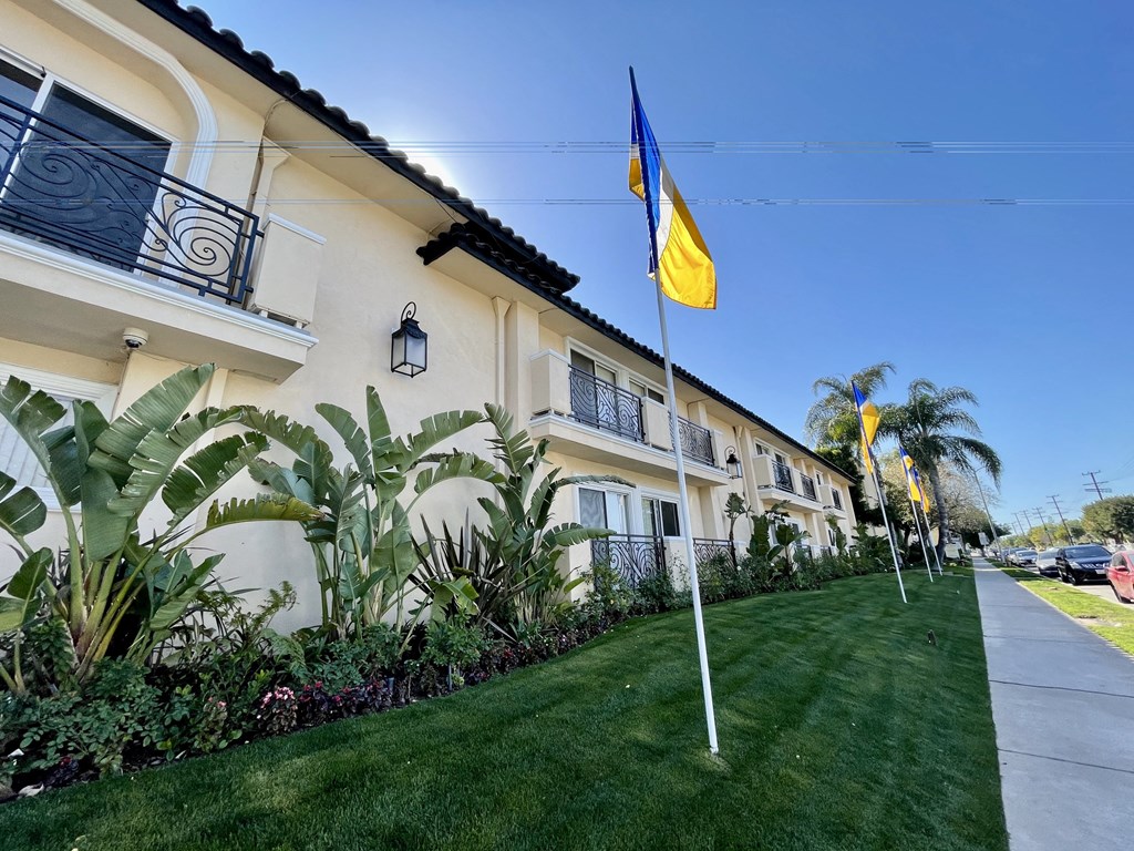 Apartment Building in Beverly Hills