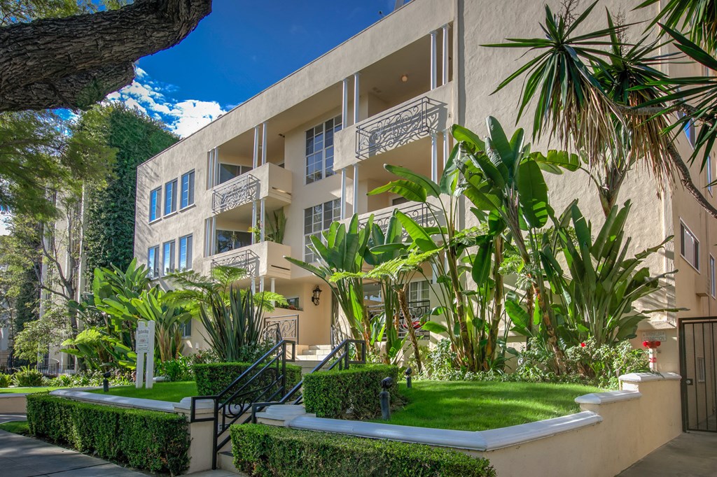 Apartment Building in Beverly Hills