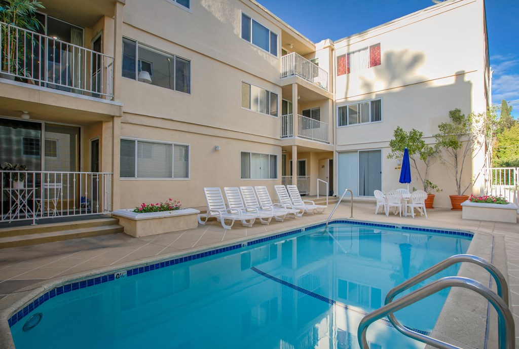 Apartment Building in Beverly Hills with Swimming Pool