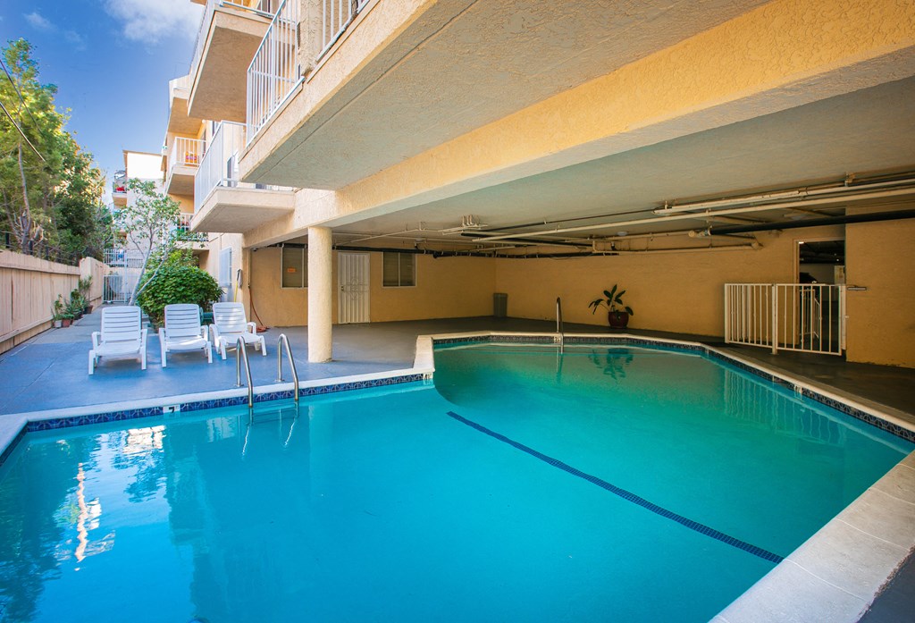 Apartment Building in Los Angeles Pool