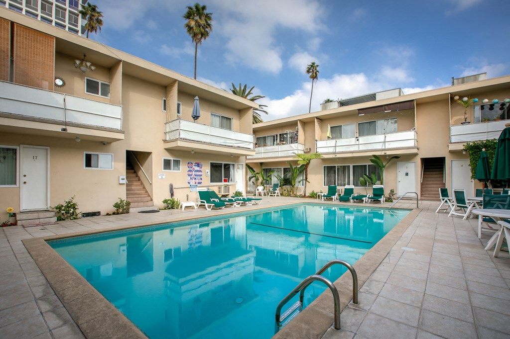 Apartment Building in Los Angeles Pool