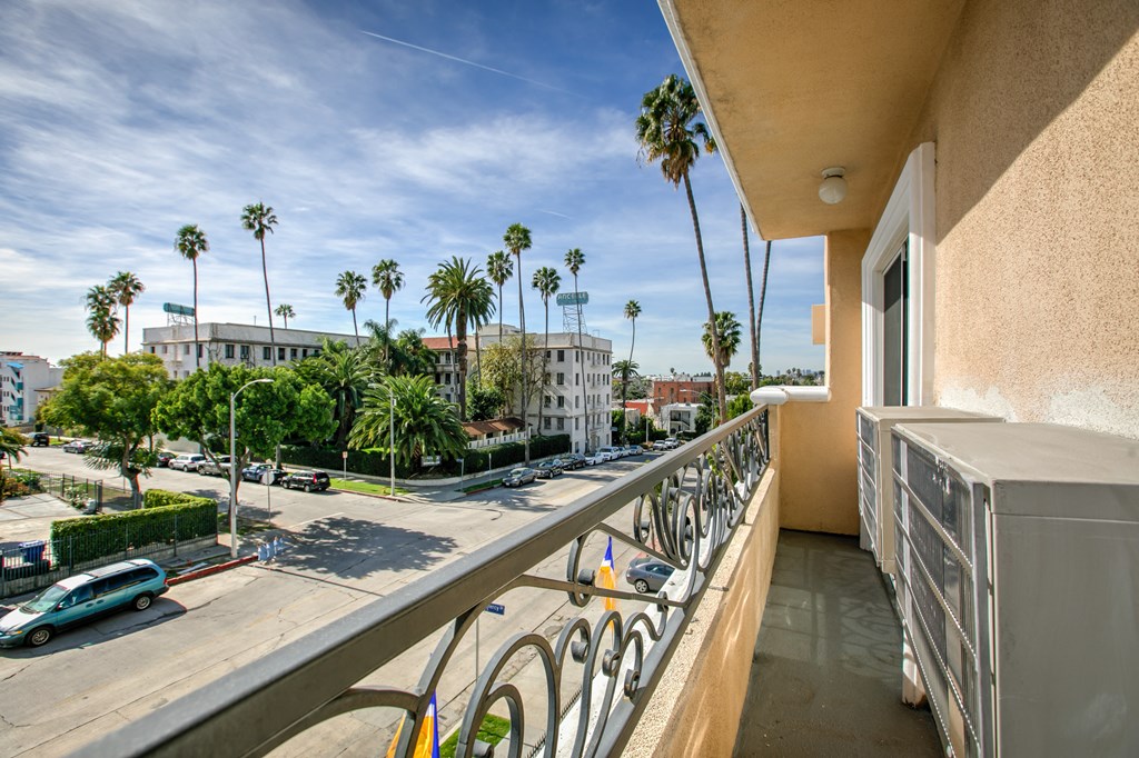Apartment Building in Los Angeles