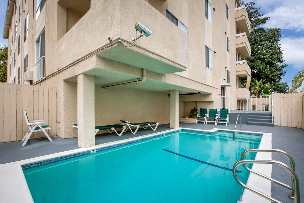 Apartment Building in Beverly Hills with Pool
