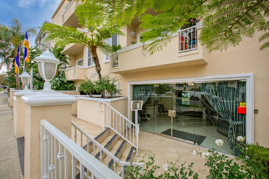 Apartment Building in Los Angeles