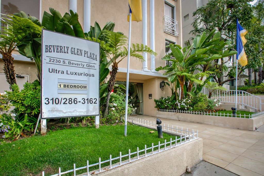 Apartment Building in Los Angeles