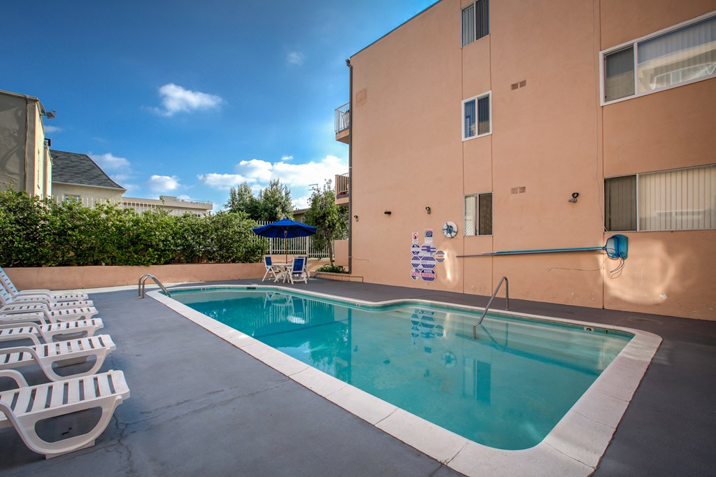 Apartment Building in Los Angeles Pool