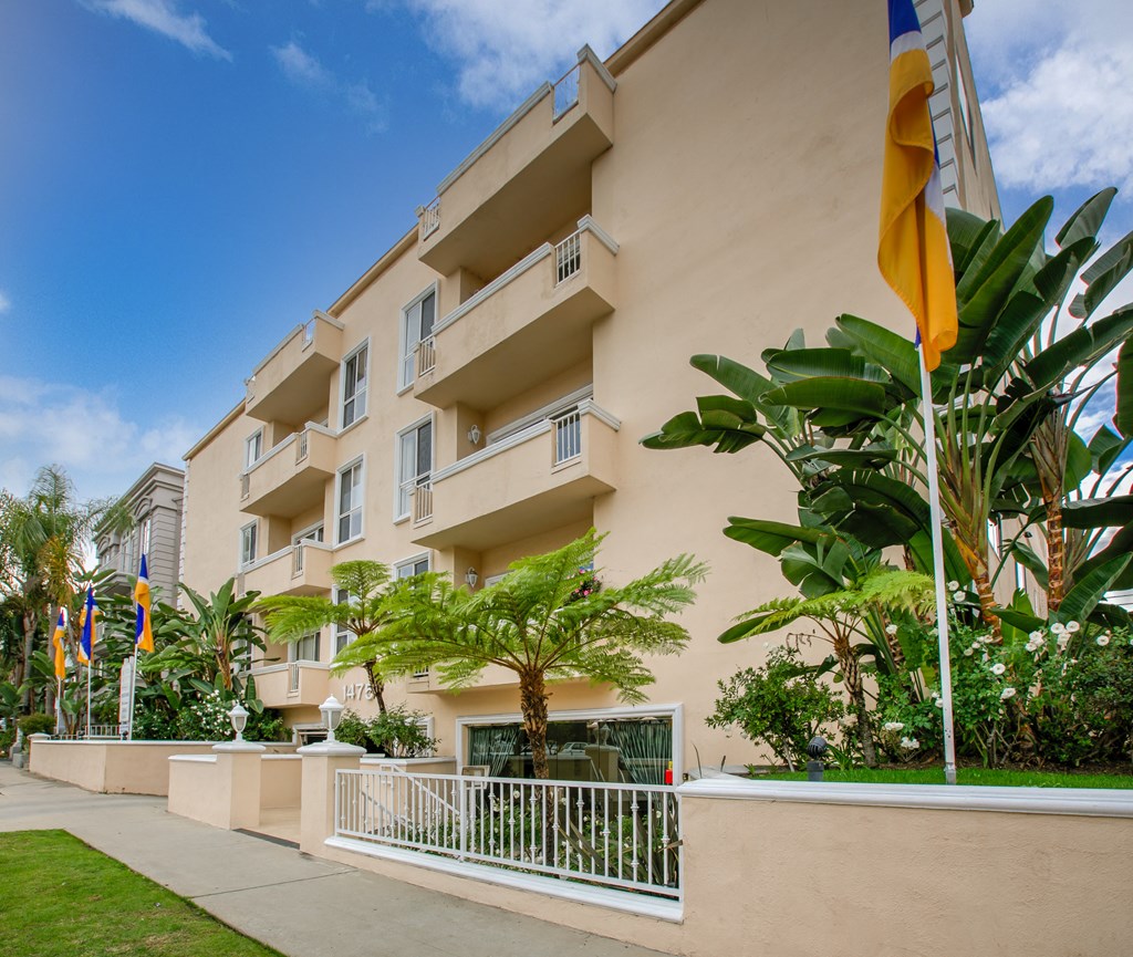 Apartment Building in Los Angeles