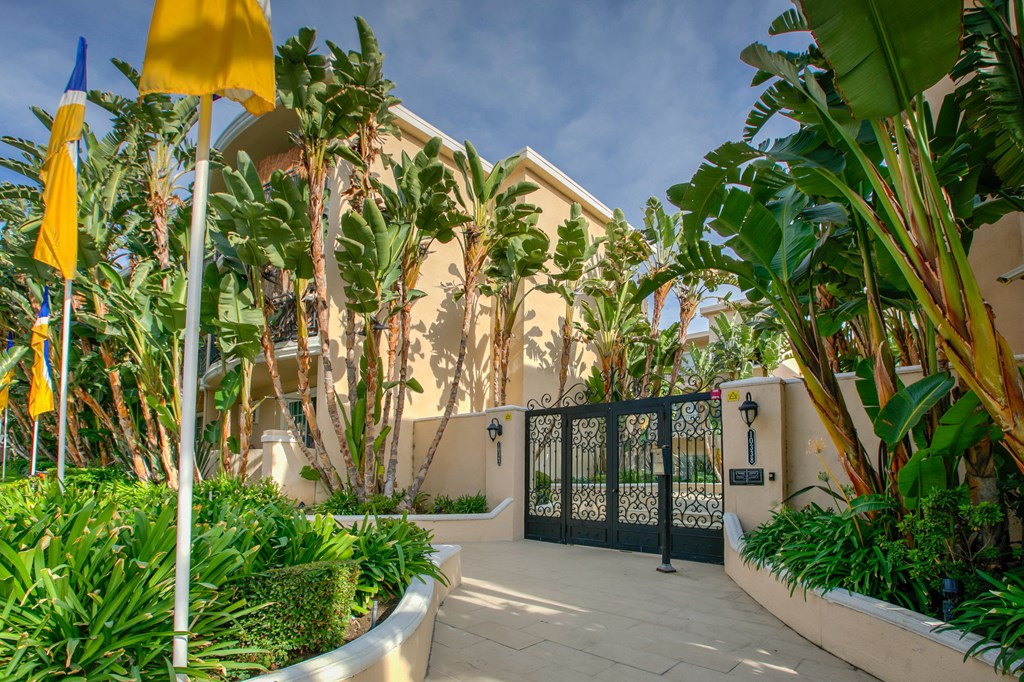 Apartment Building in Northridge