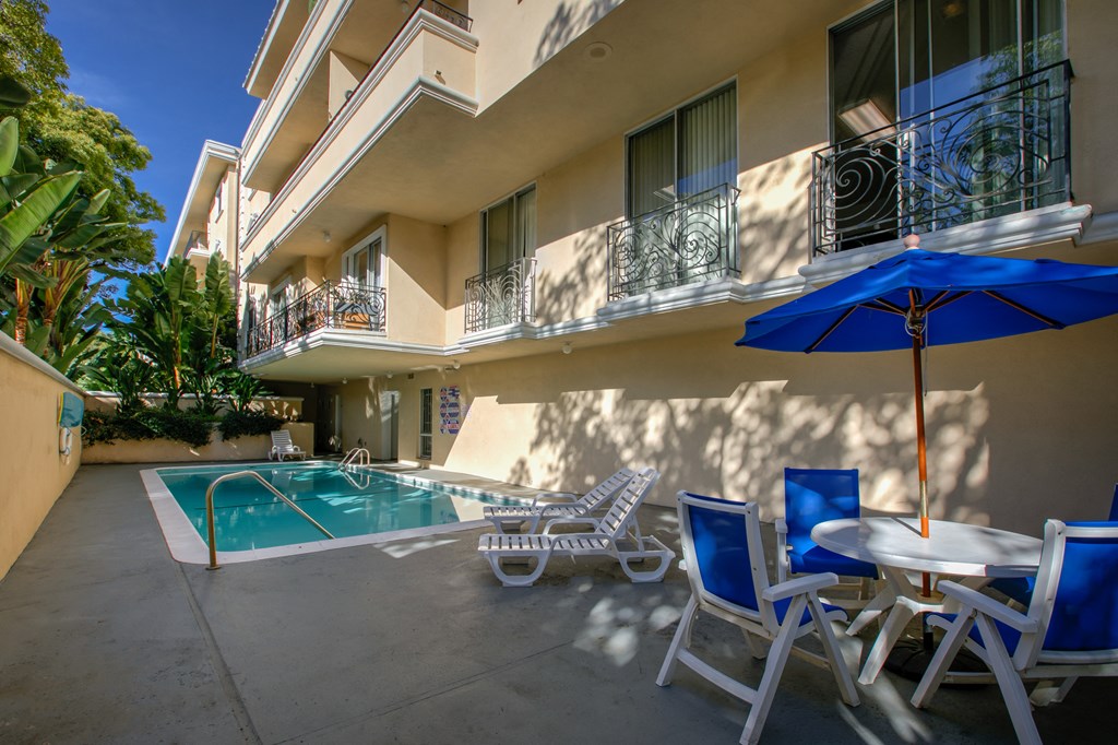Apartment Building in Santa Monica  Pool