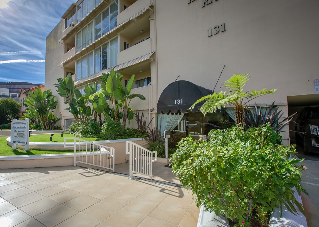 Apartment Building in Beverly Hills