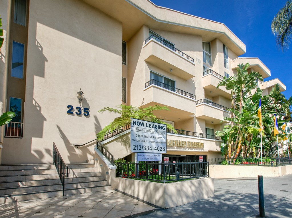 Apartment Building in Los Angeles