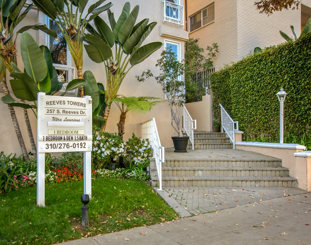 Apartment Building in Beverly Hills