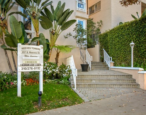 Apartment Building in Beverly Hills