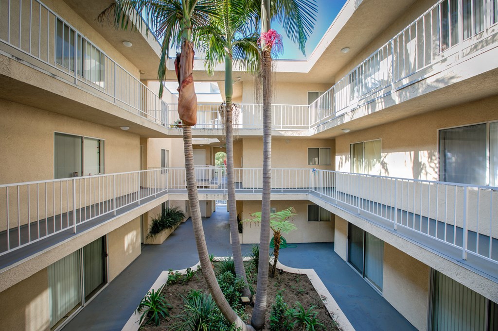 Apartment Building in Los Angeles Courtyard