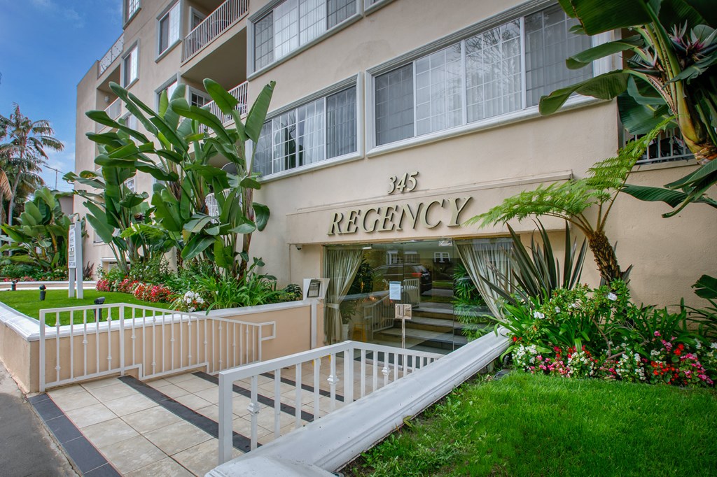Apartment Building in Beverly Hills  Entrance