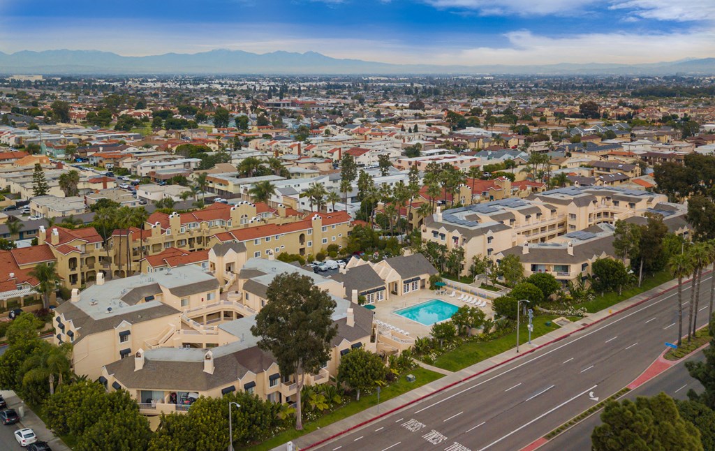 Apartment Building in Huntington Beach