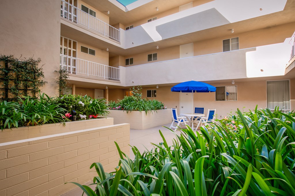 Apartment Building in Santa Monica Courtyard