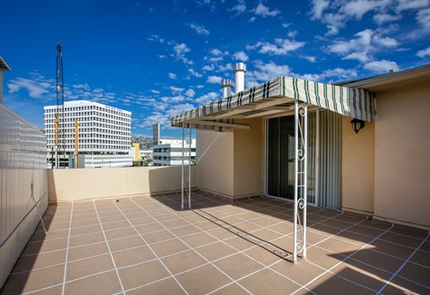 Apartment Building in Beverly Hills Rooftop