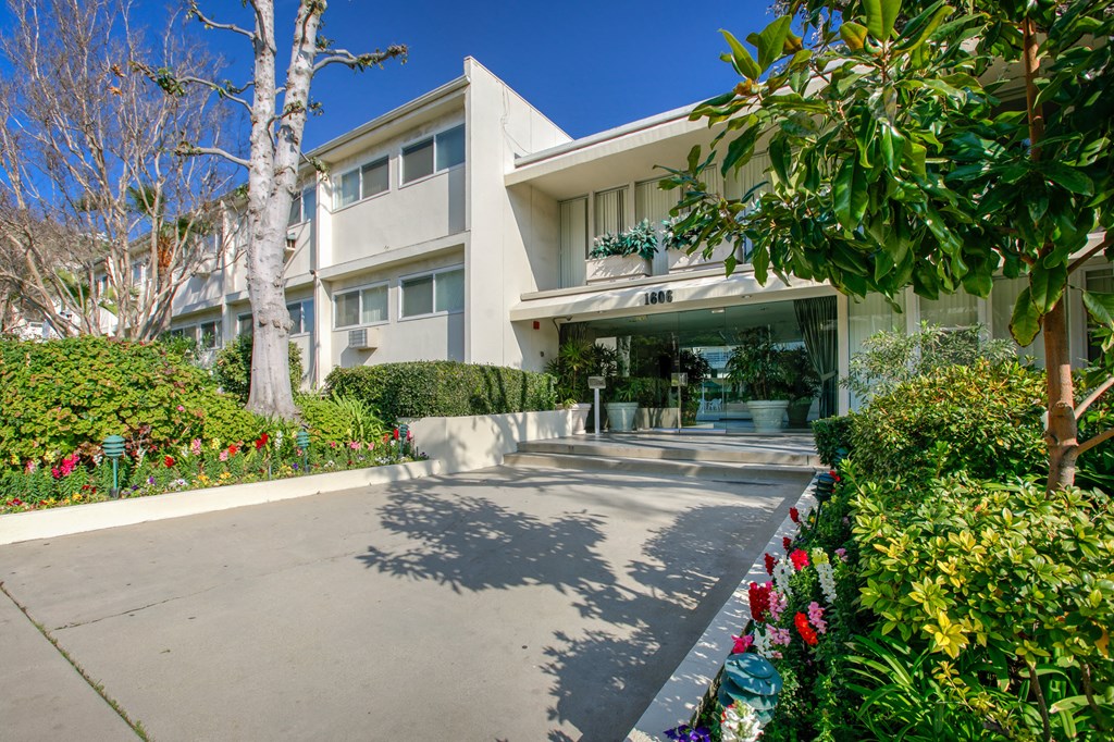 Apartment Building in Los Angeles