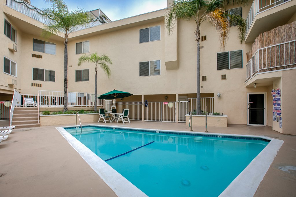Apartment Building in Los Angeles Pool
