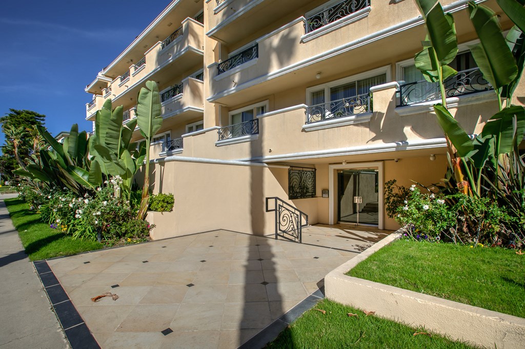 Apartment Building in Santa Monica