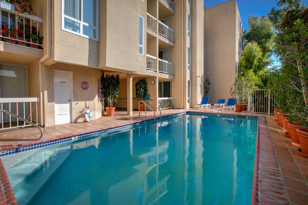 Apartment Building in Los Angeles Pool