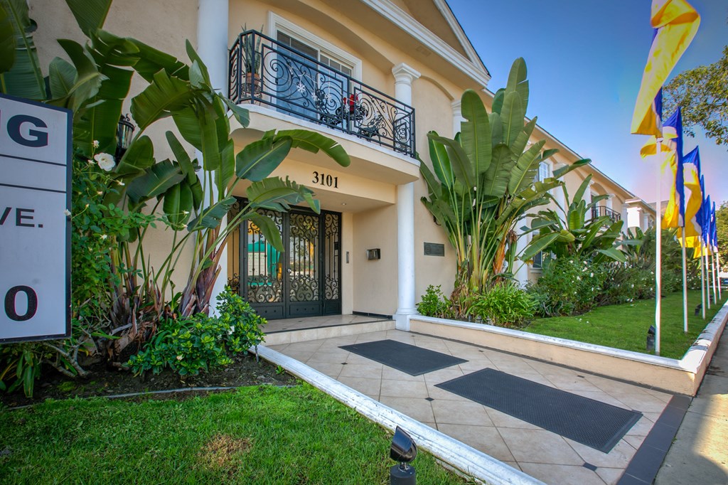 Apartment Building in Los Angeles