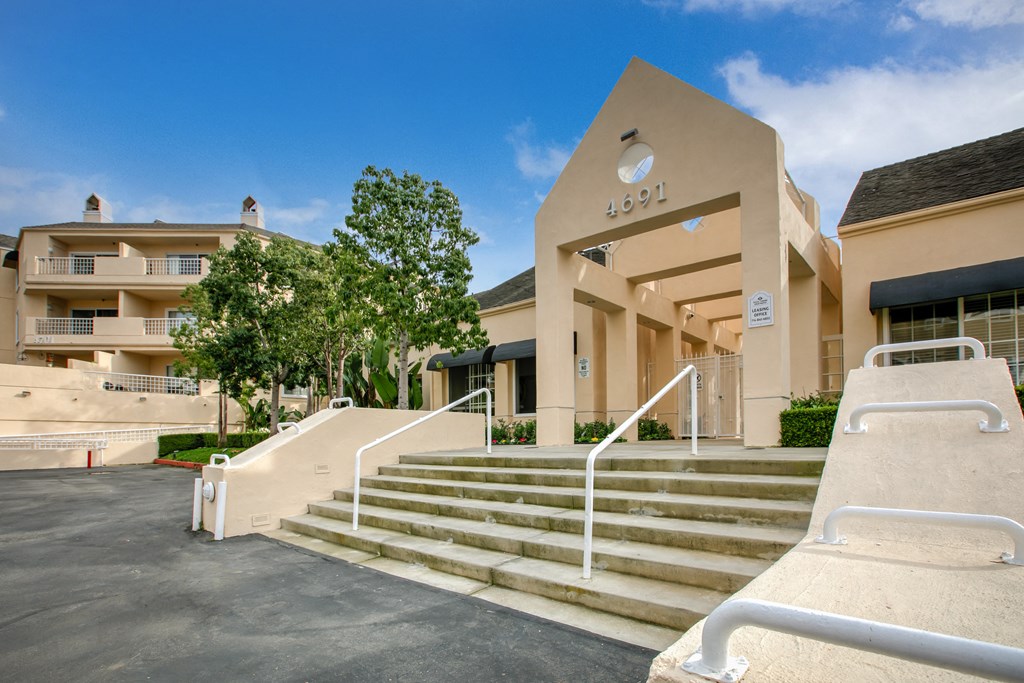Apartment Building in Huntington Beach