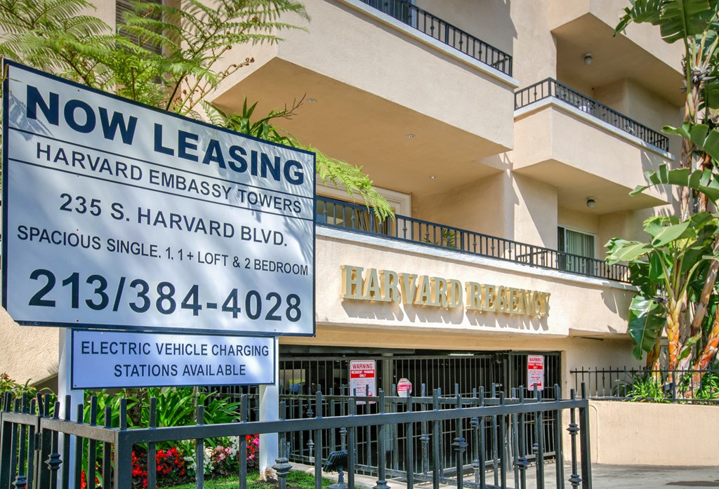 Apartment Building in Los Angeles