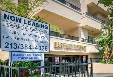 Apartment Building in Los Angeles