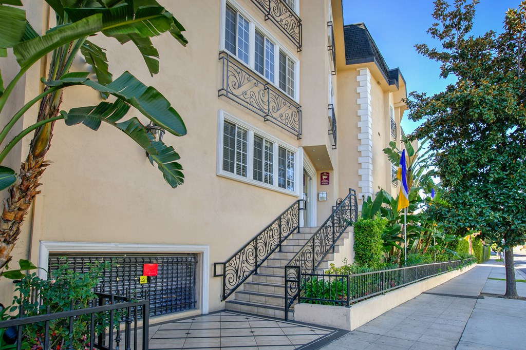 Apartment Building in Los Angeles