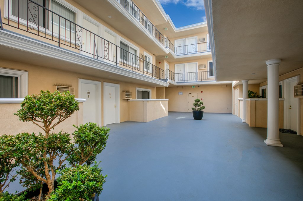 Apartment Building in Los Angeles Courtyard