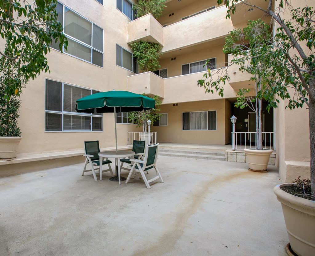 Apartment Building in Los Angeles Courtyard