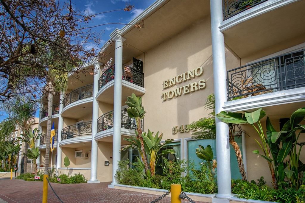 Apartment Building in Encino