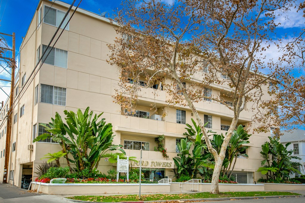 Apartment Building in Beverly Hills