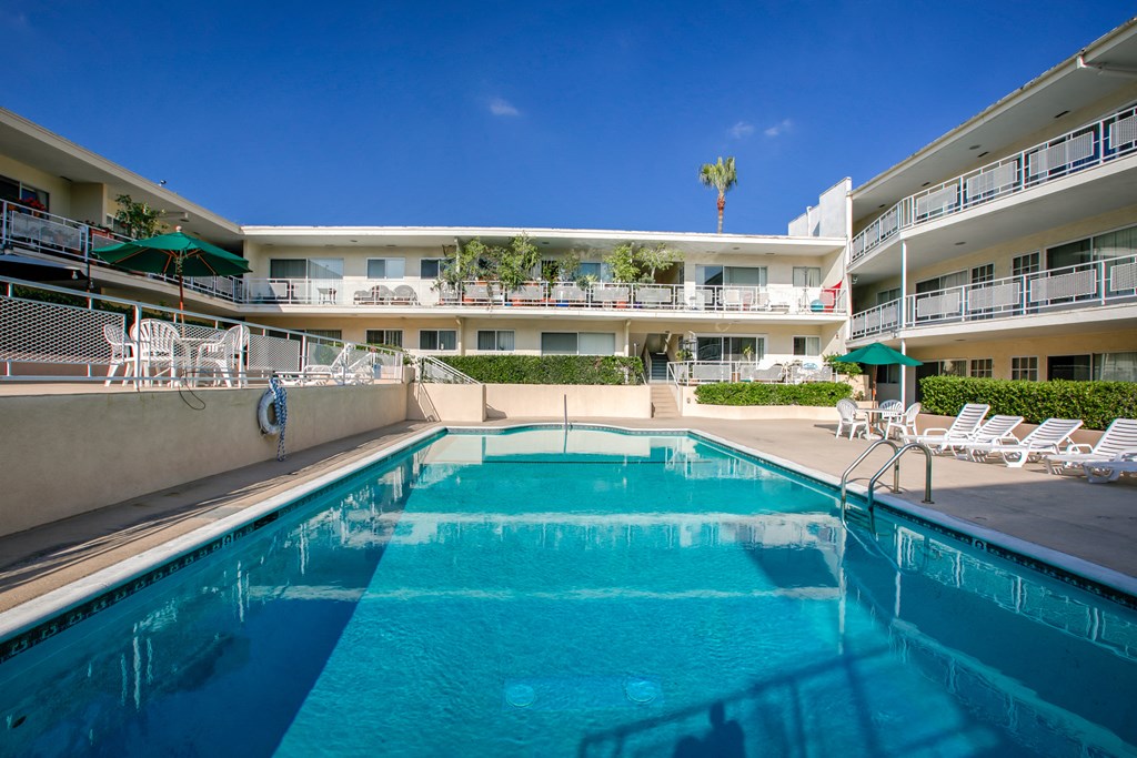 Apartment Building in Los Angeles Pool