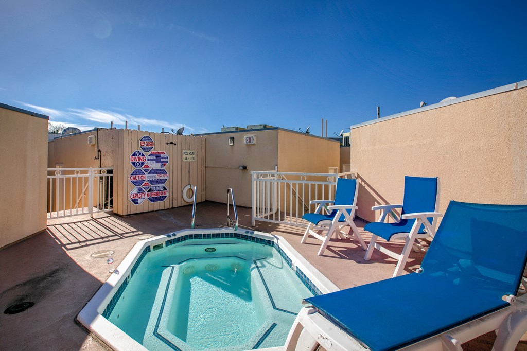 Apartment Building in Los Angeles Pool
