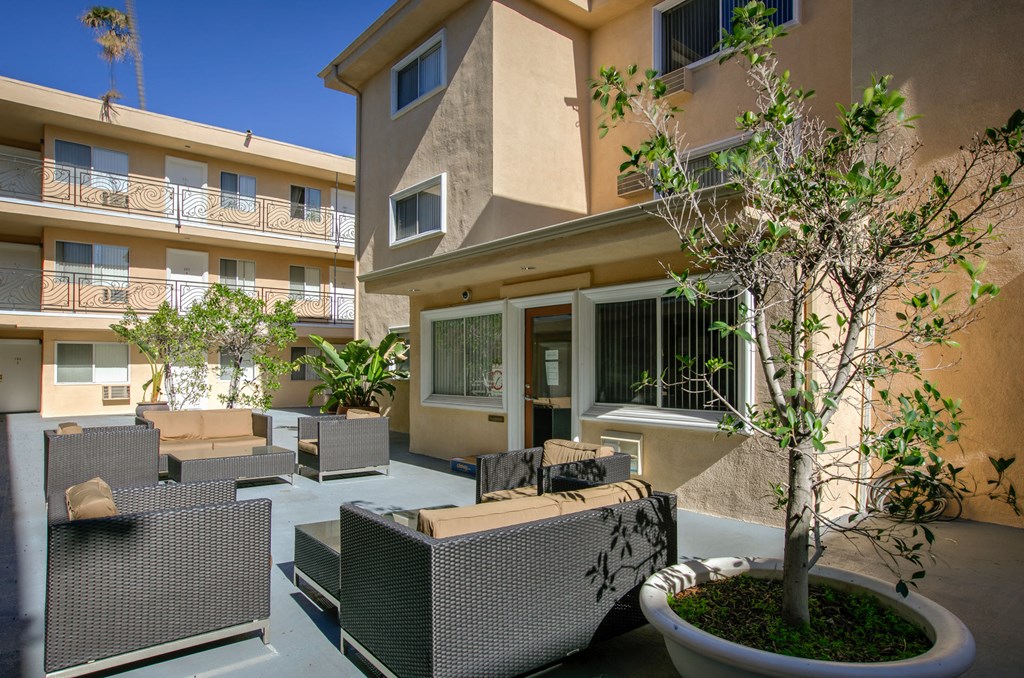 Apartment Building in Los Angeles Courtyard