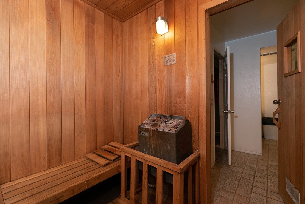Apartment Building in Los Angeles Sauna