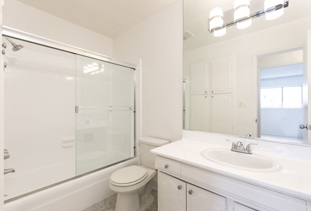 Bathroom with White Cabinets and Bathtub/Shower