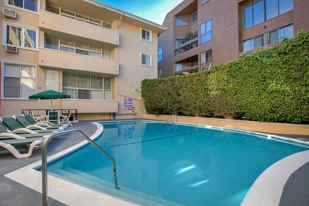 Apartment Building in Los Angeles Pool