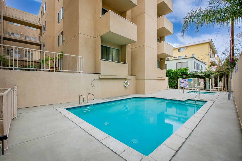 Apartment Building in Los Angeles Pool