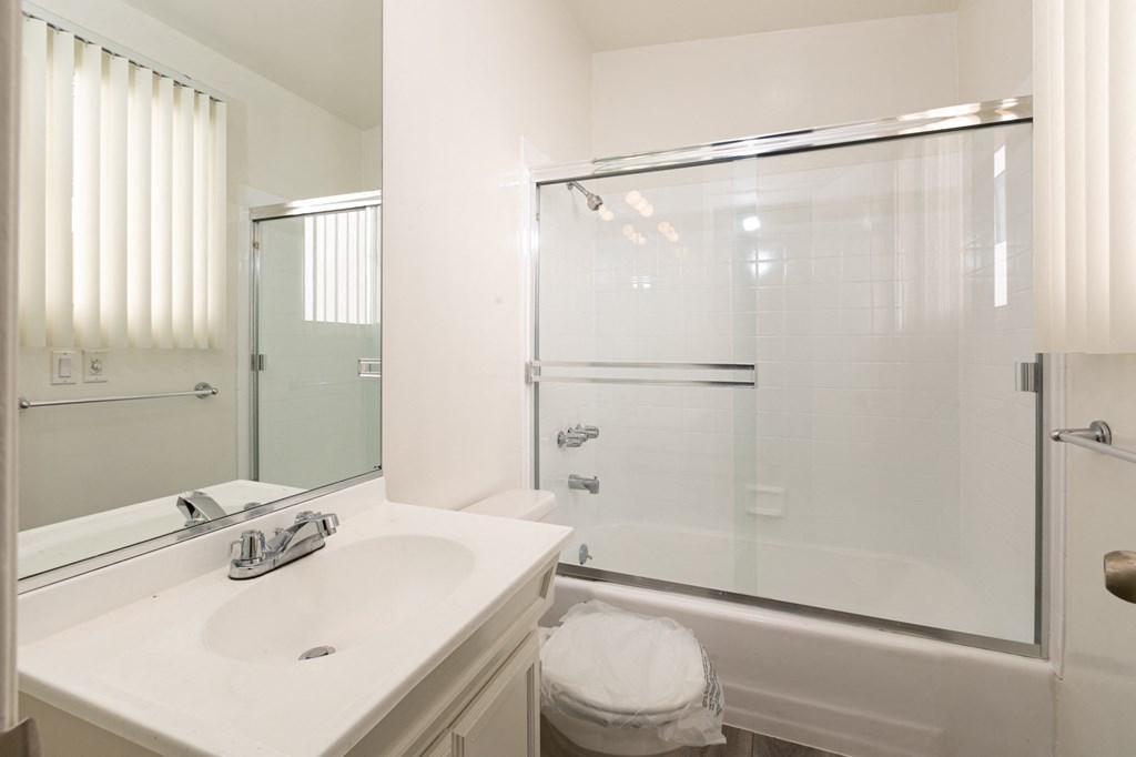 Bathroom with Bathtub/Shower