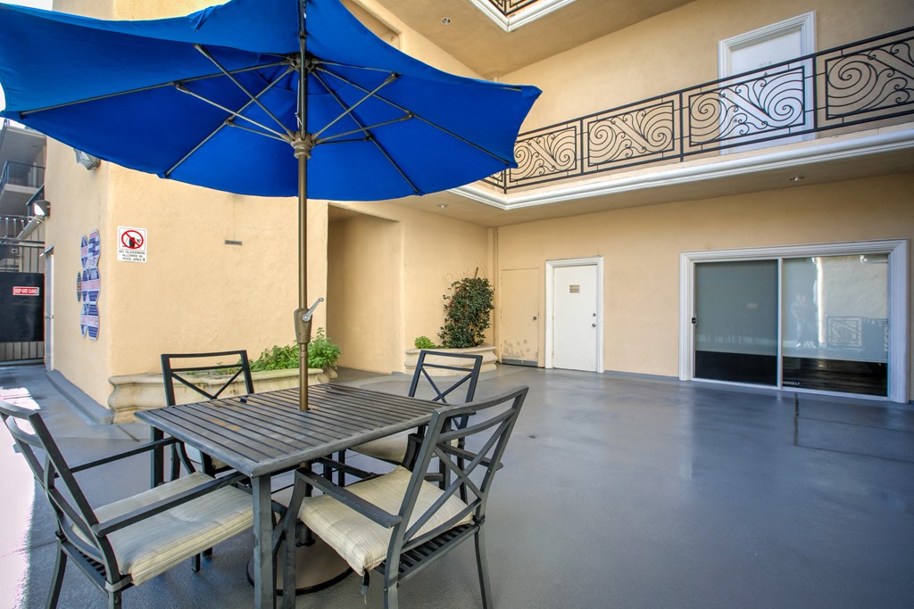 Apartment Building in Los Angeles Courtyard